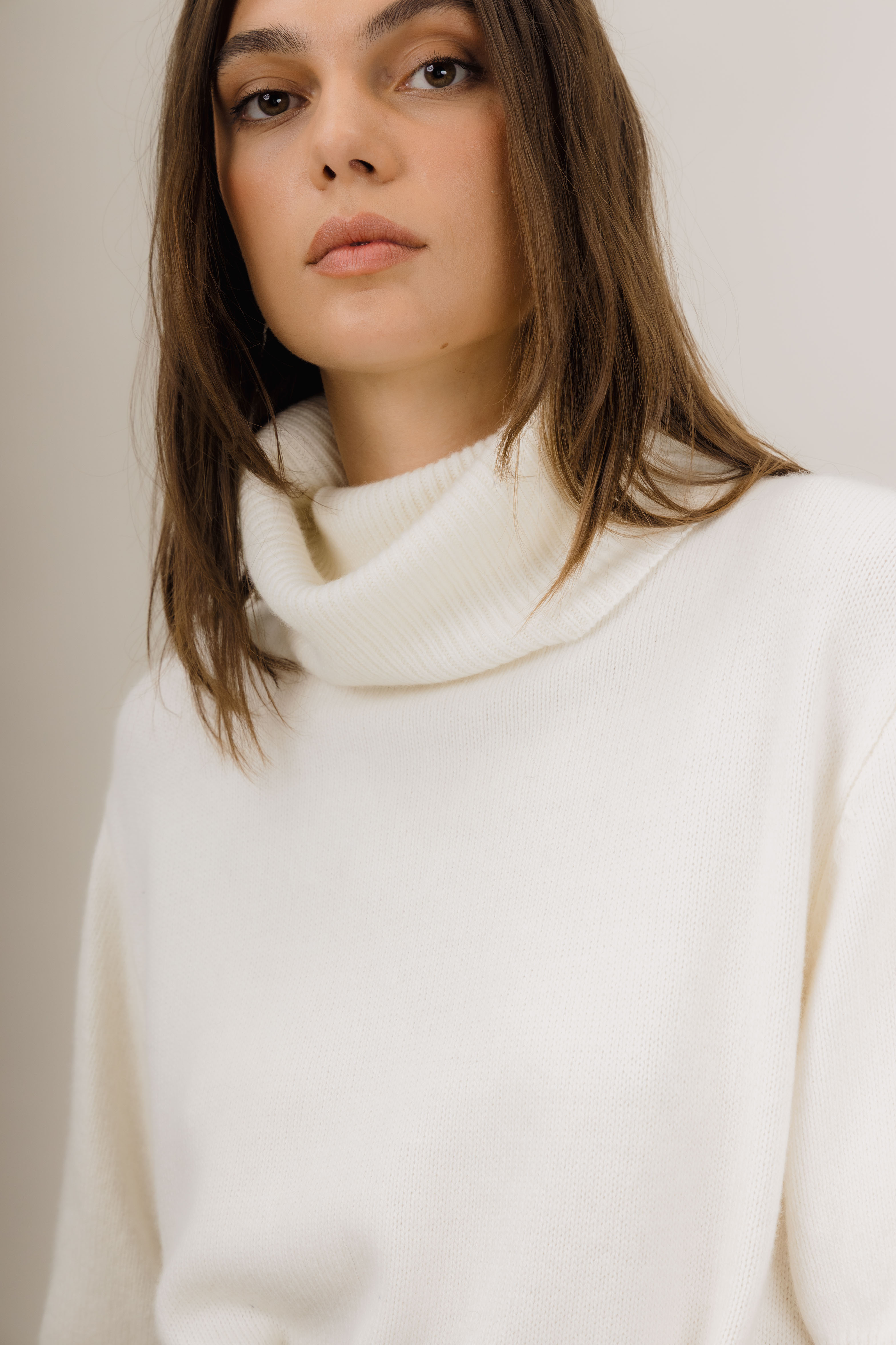 Urban Pioneers Female Arwyn SS Turtleneck SWEATER CREAM