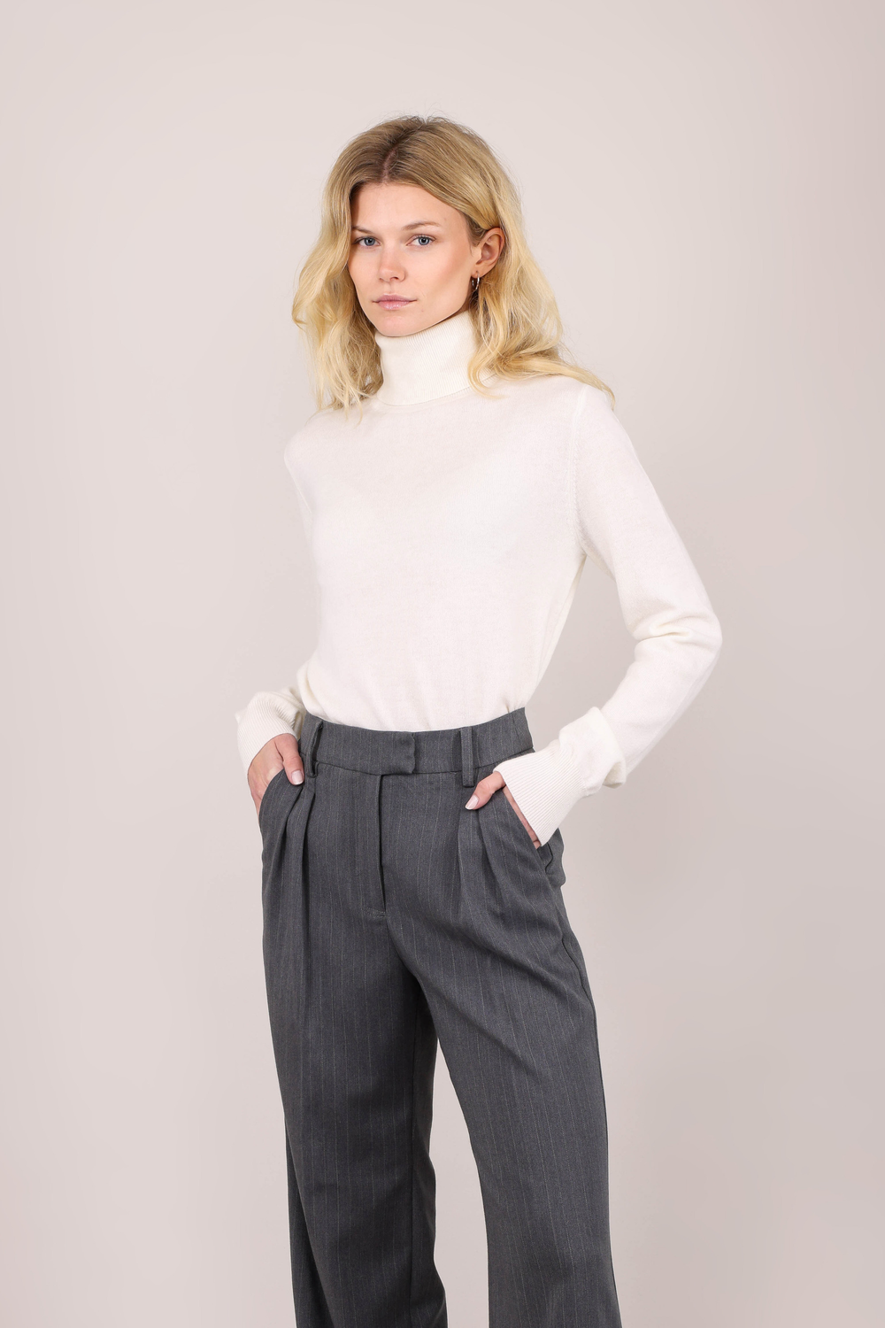 Urban Pioneers Female Bailey Turtleneck SWEATER