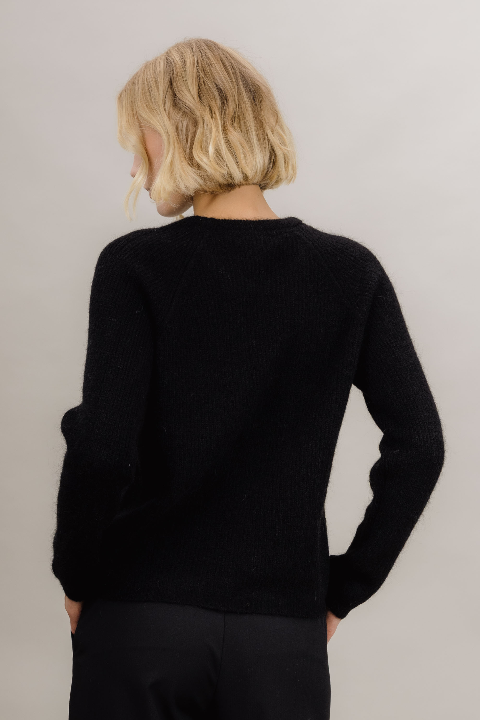 Urban Pioneers Female Betzy Sweater SWEATER BLACK