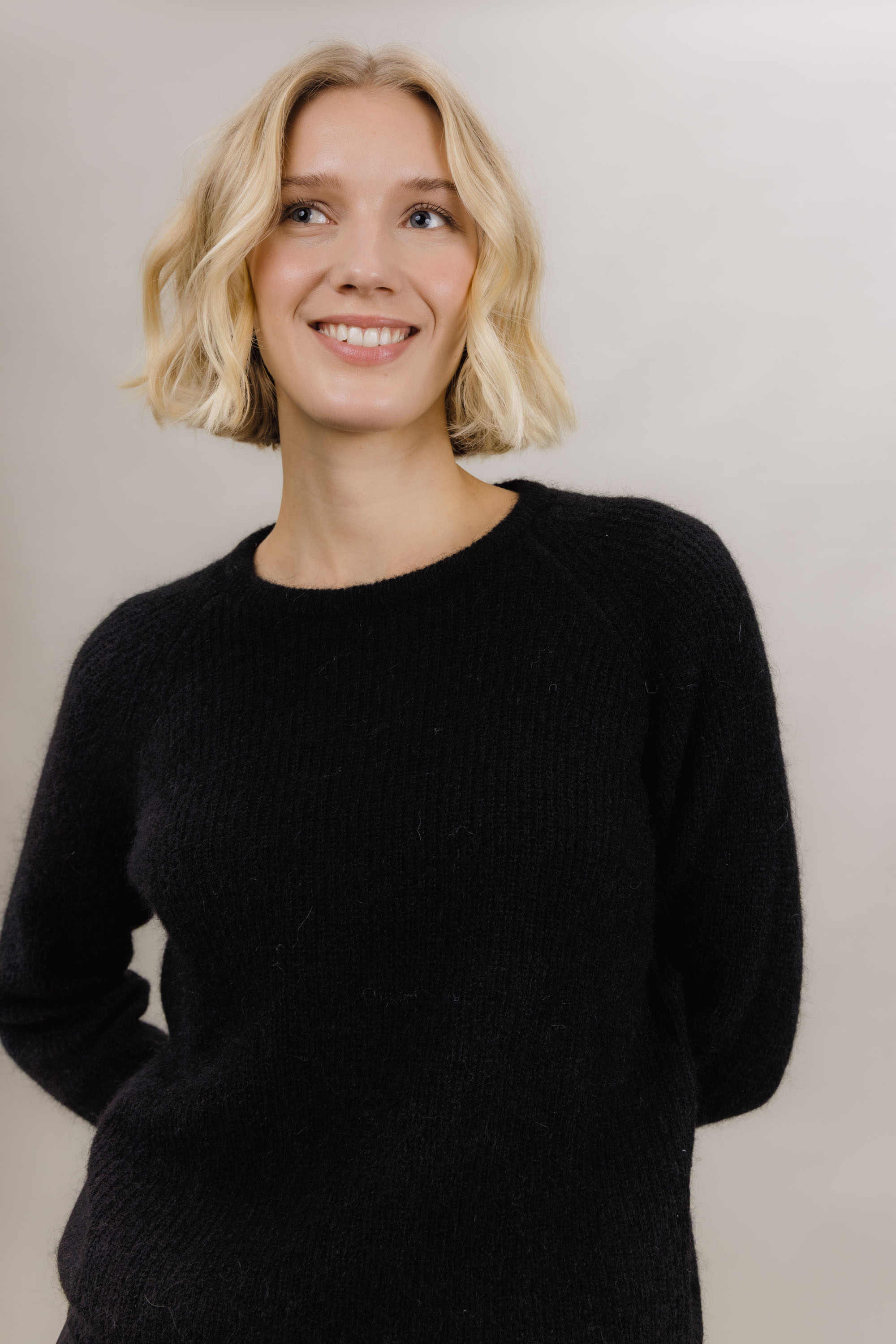 Urban Pioneers Female Betzy Sweater SWEATER BLACK