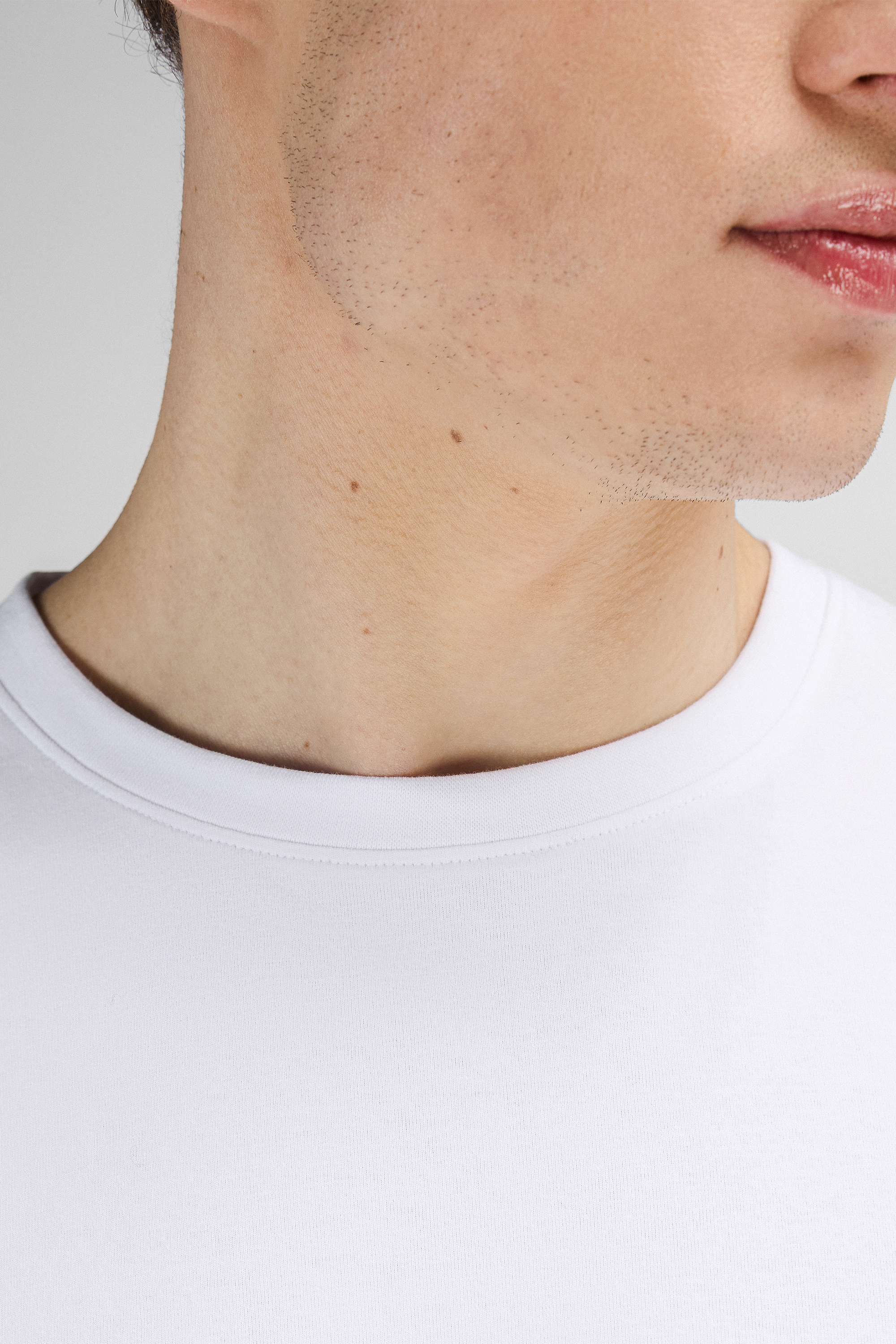 Urban Pioneers Male Bottas Tee T-SHIRT WHITE
