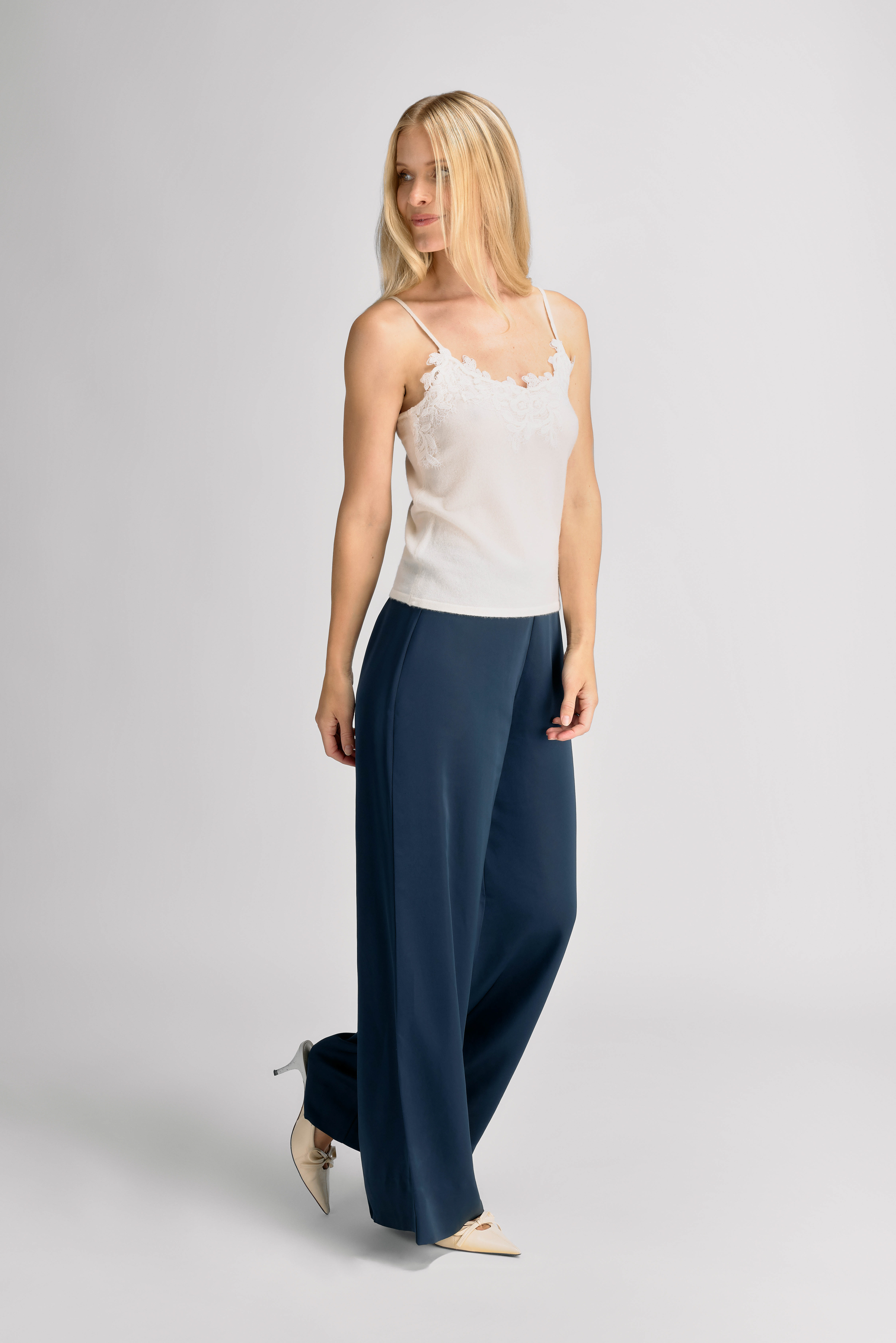 Urban Pioneers Female Jacinda Pants PANTS DARK SAPPHIRE