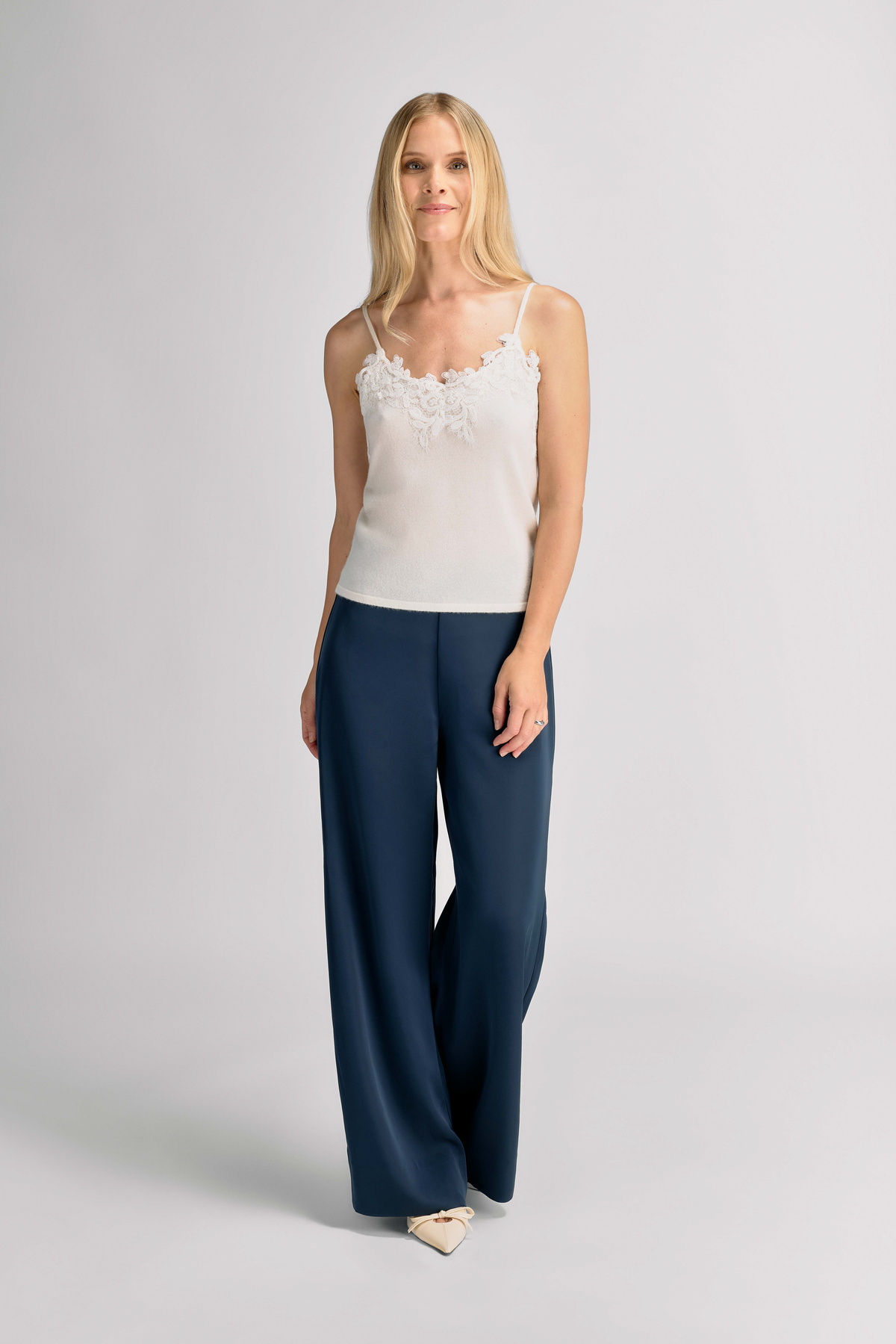 Urban Pioneers Female Jacinda Pants PANTS DARK SAPPHIRE