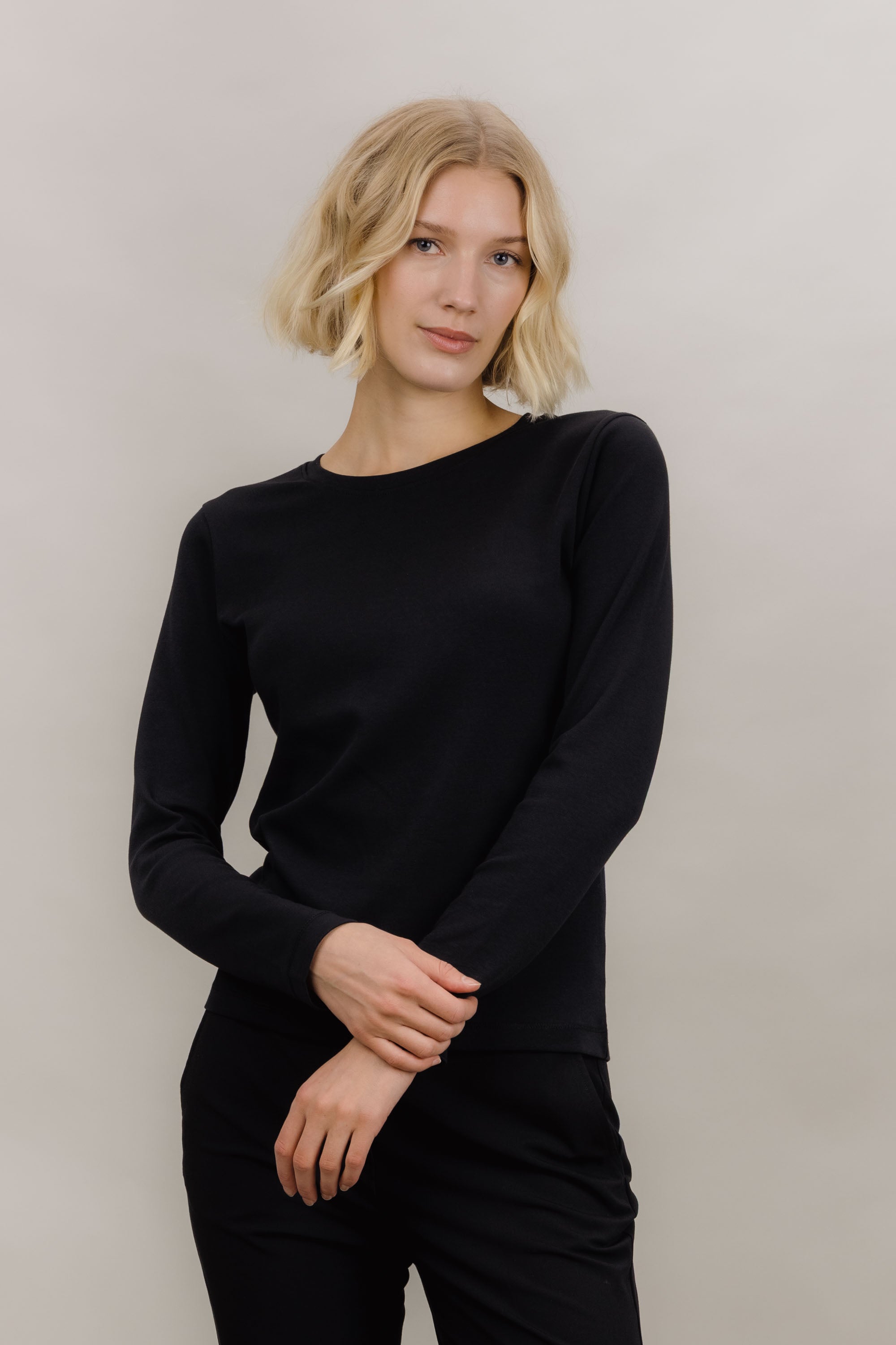 Urban Pioneers Female Linn LS TOP BLACK
