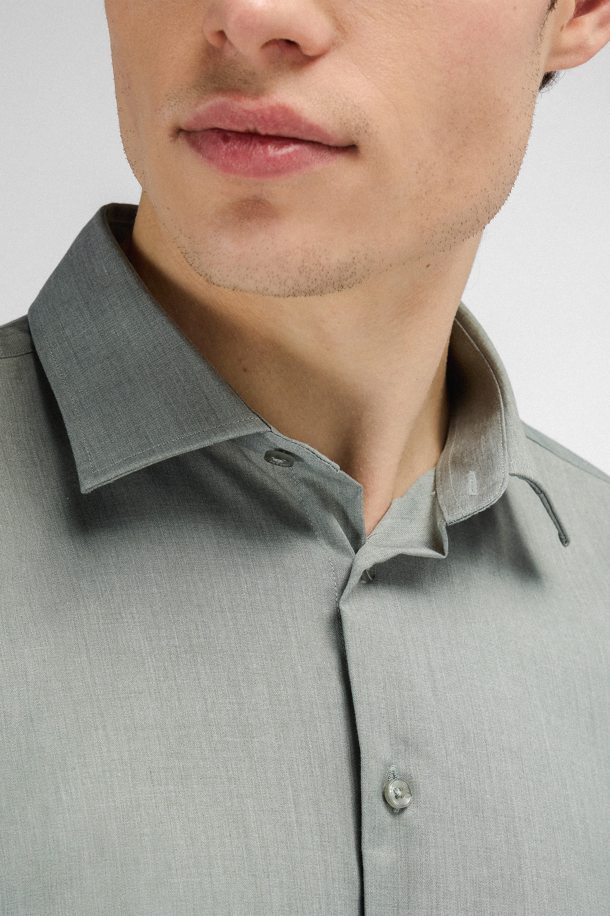 Urban Pioneers Male Mirren LS Shirt SHIRT OLIVINE